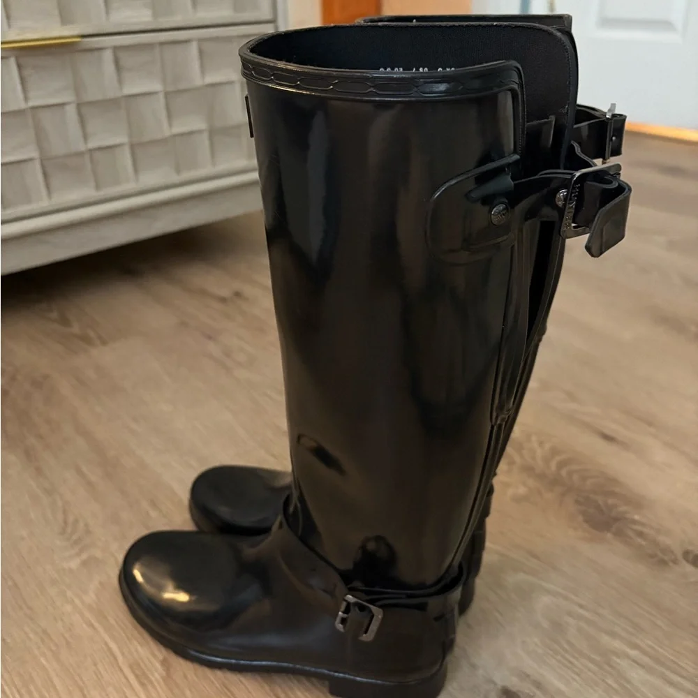 Hunter Women's Glossy Black Rain Boots